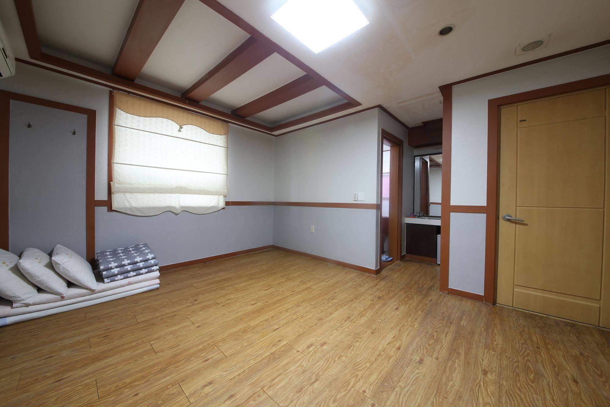 Theme Motel Mokpo Exterior foto